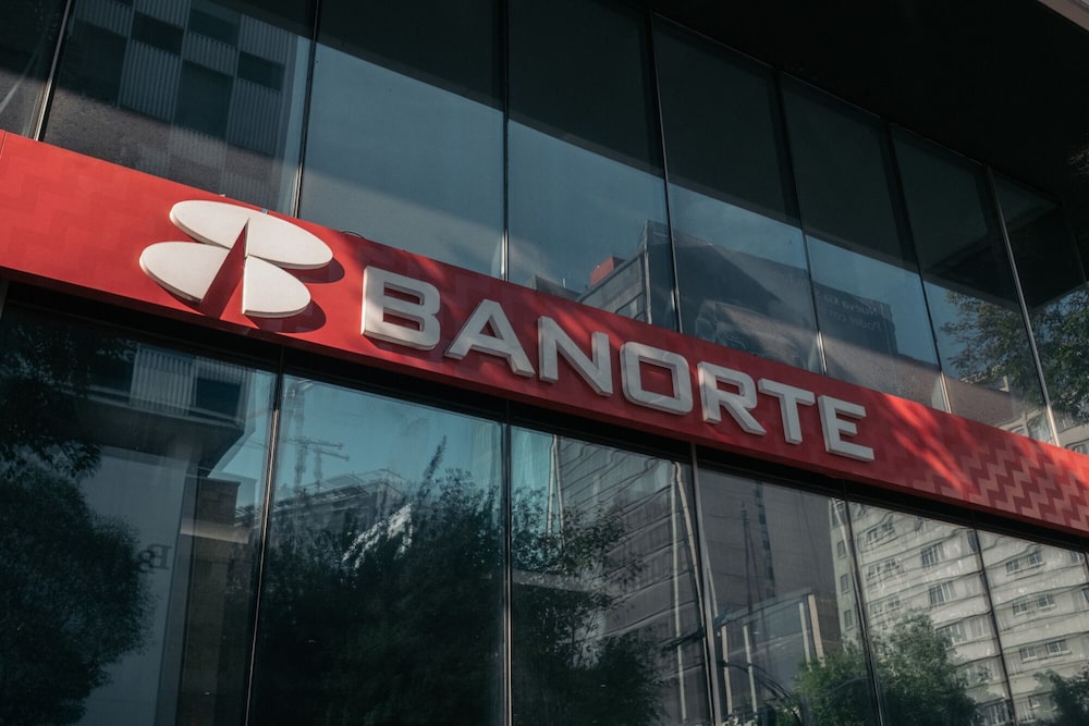 Señalización afuera de una sucursal bancaria de Grupo Financiero Banorte en la Ciudad de México Señalización afuera de una sucursal bancaria de Grupo Financiero Banorte en la Ciudad de México